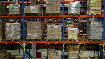 跨境电商“加速跑” 直击上海港进出口商品中转仓，透视贸易新脉动